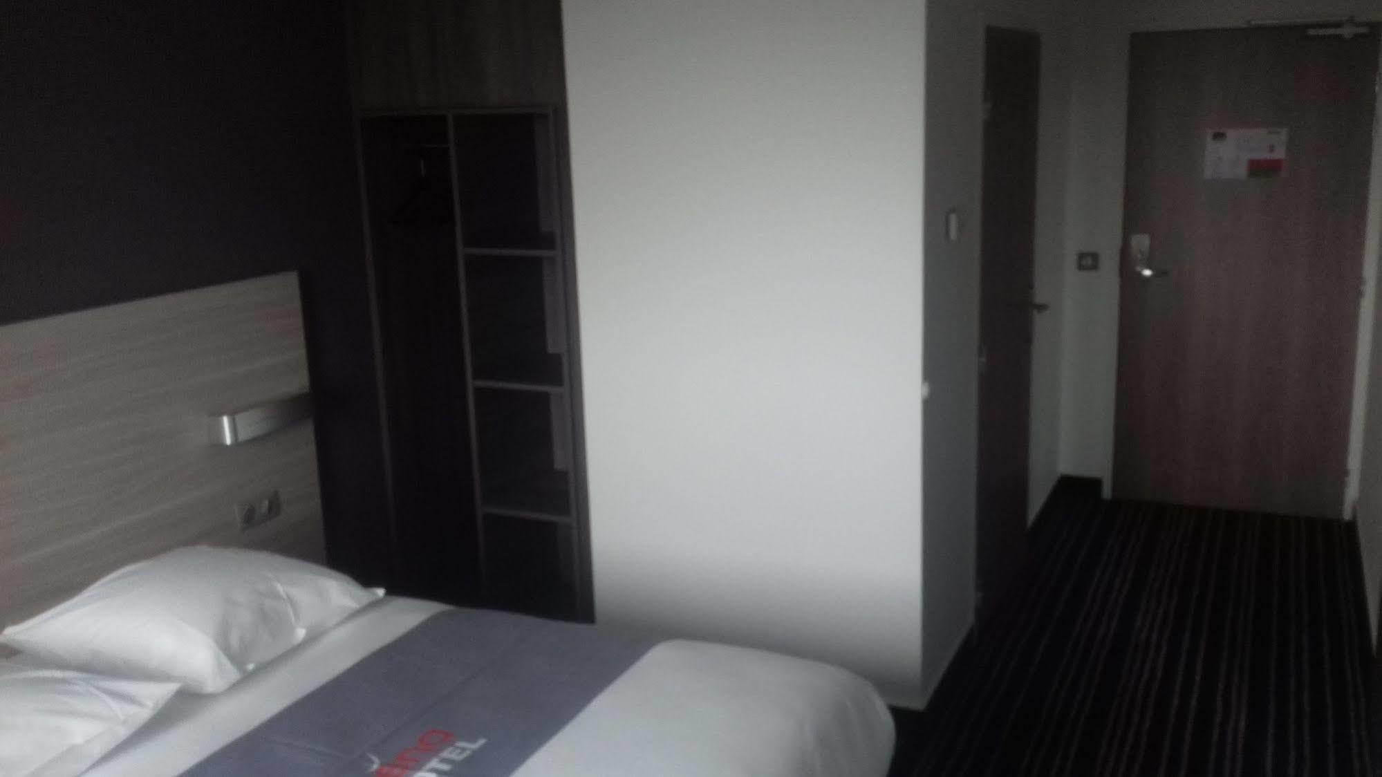 Hotel Arena Тулуза Екстер'єр фото